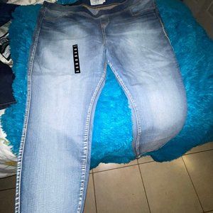 Nwt torrid jeans 4 petite skinny jean leg